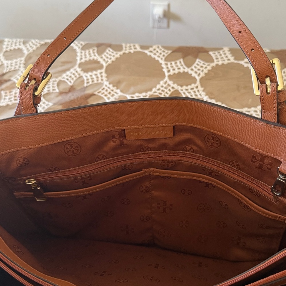 Tory Burch York Buckle Leather Tote Bag - Picture 6 of 9